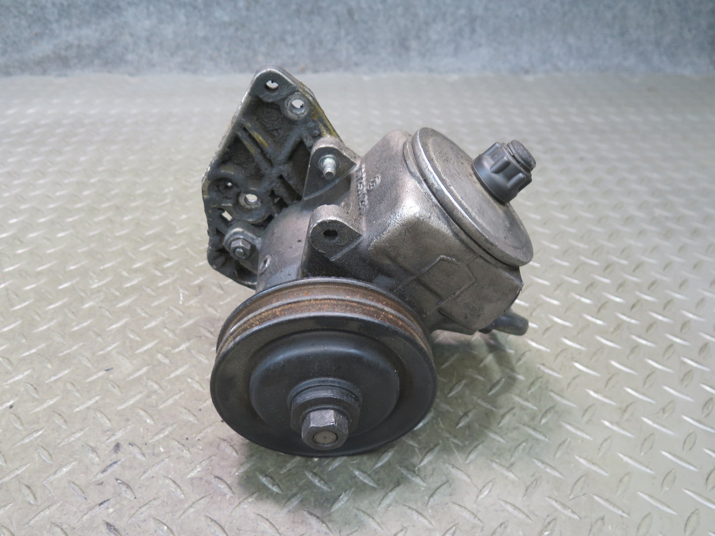 86-91 Mercedes W126 560SEC 560SEL M117 Power Steering Pump OEM