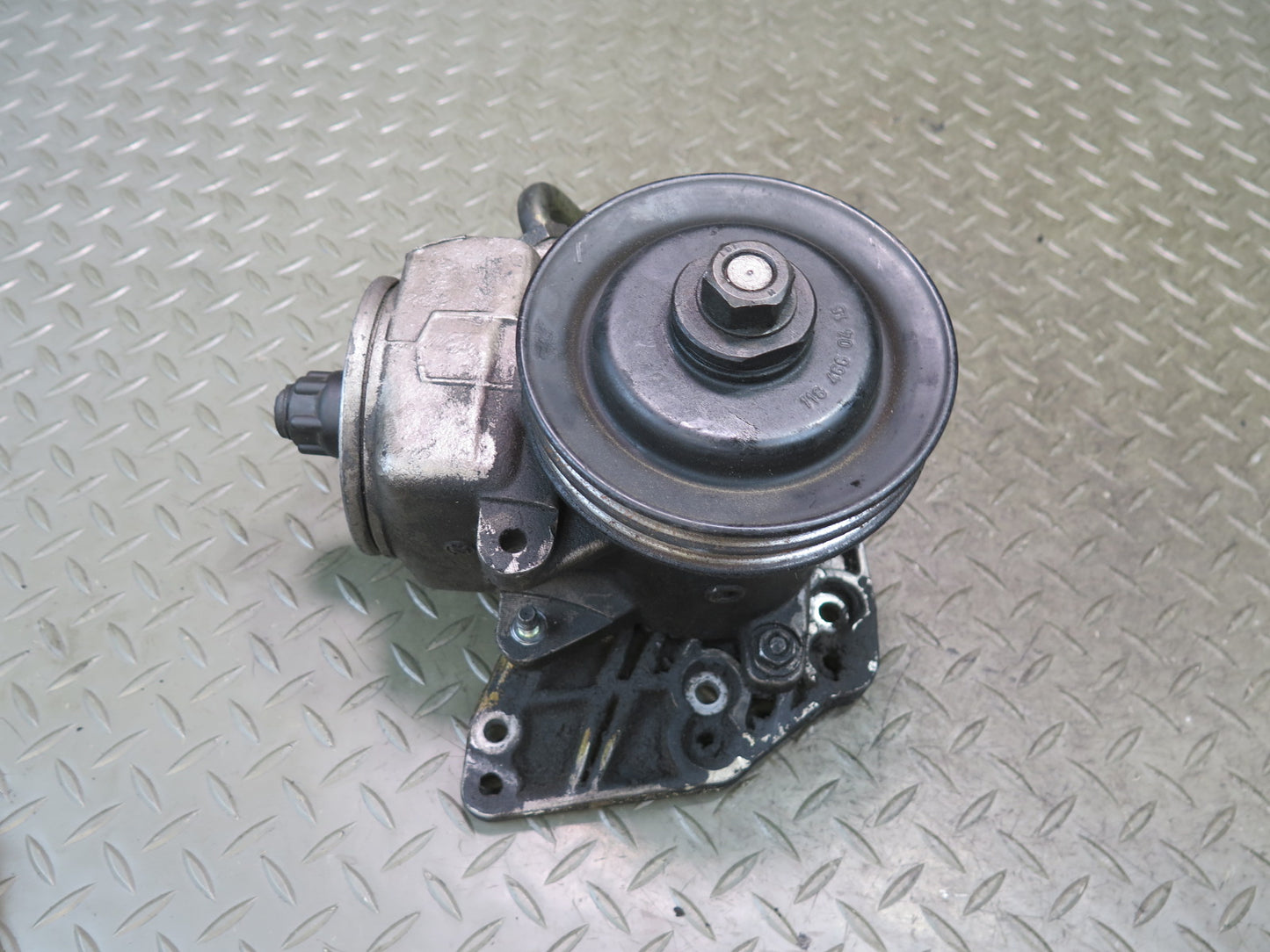 86-91 Mercedes W126 560SEC 560SEL M117 Power Steering Pump OEM
