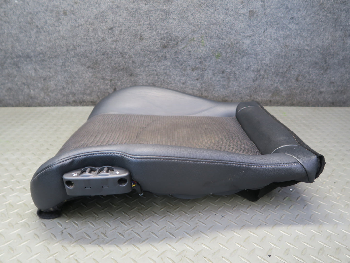 10-19 Nissan Z34 370Z Convert Front Right Seat Lower Leather Cushion Black OEM