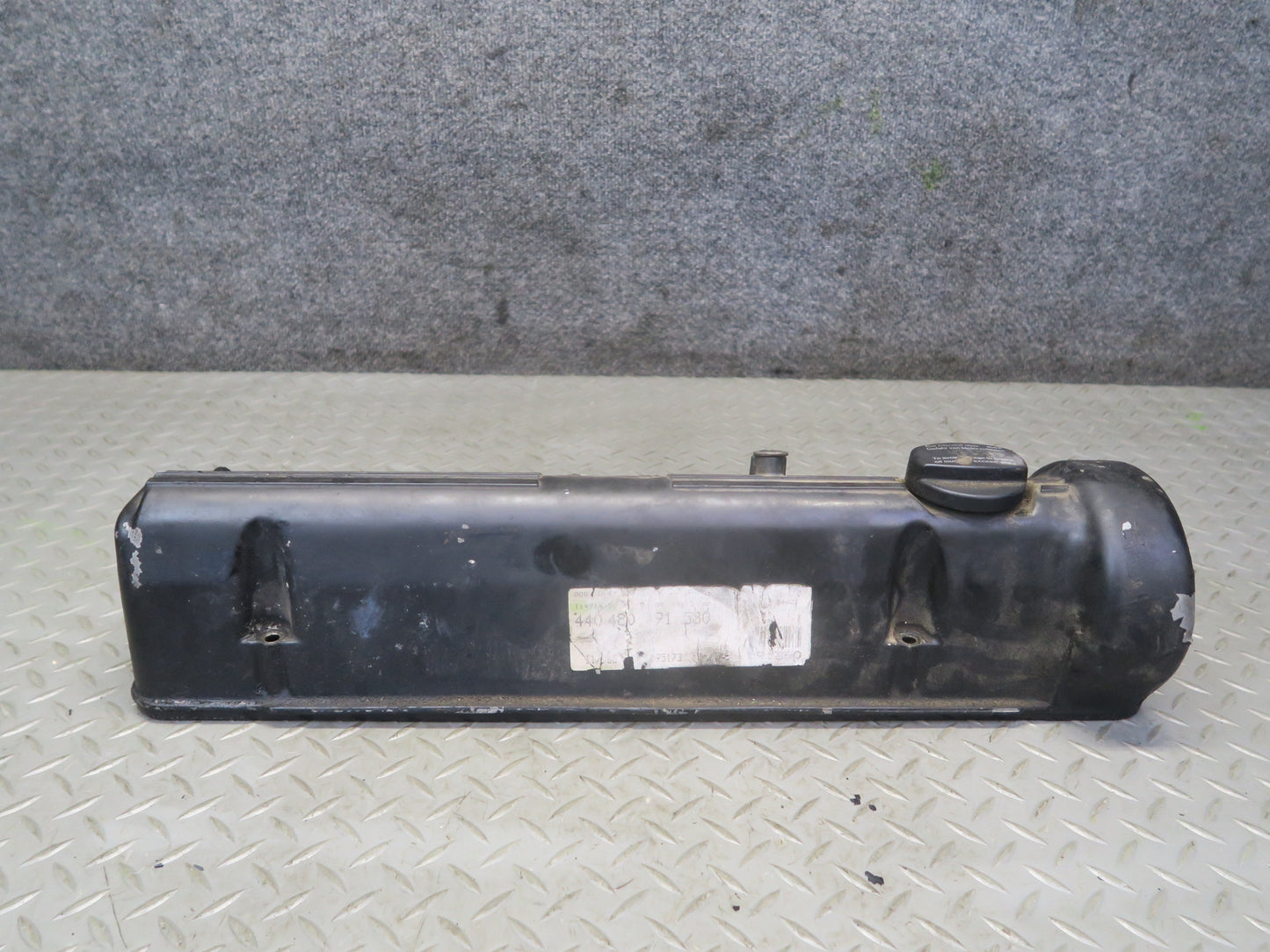 86-91 Mercedes W126 560SEC 560SEL Left & Right Engine Head Valve Cover Set OEM