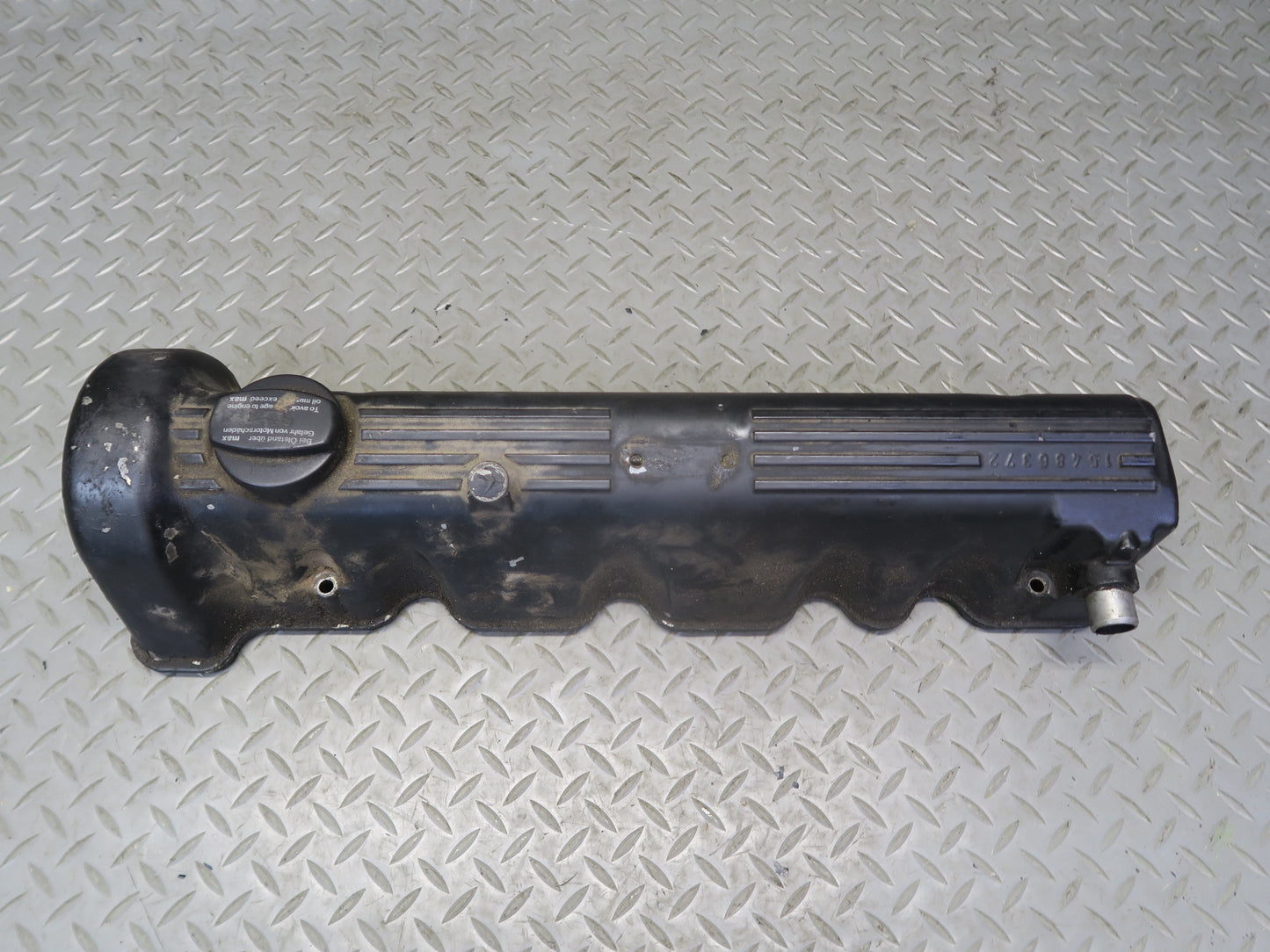 86-91 Mercedes W126 560SEC 560SEL Left & Right Engine Head Valve Cover Set OEM