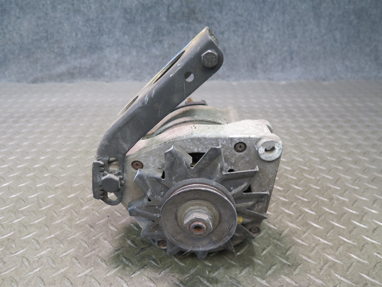 86-91 Mercedes W126 560SEL 560SEC M117 Engine Alternator Generator OEM