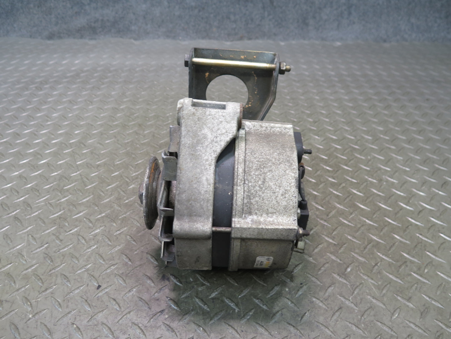 86-91 Mercedes W126 560SEL 560SEC M117 Engine Alternator Generator OEM