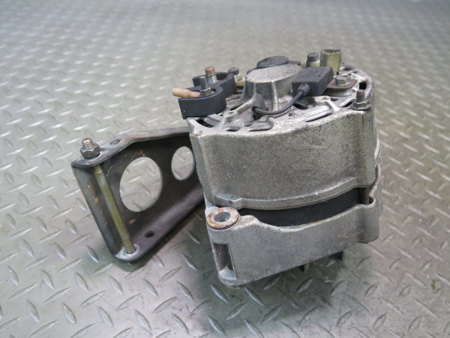 86-91 Mercedes W126 560SEL 560SEC M117 Engine Alternator Generator OEM