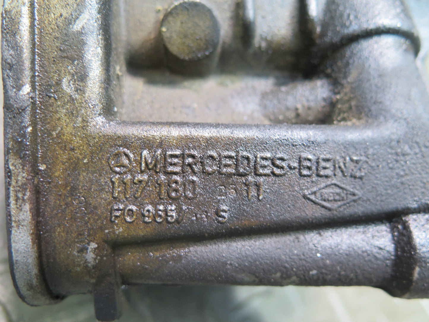 86-91 Mercedes W126 C126 M117 Engine Oil Filter Housing 0011846525 OEM