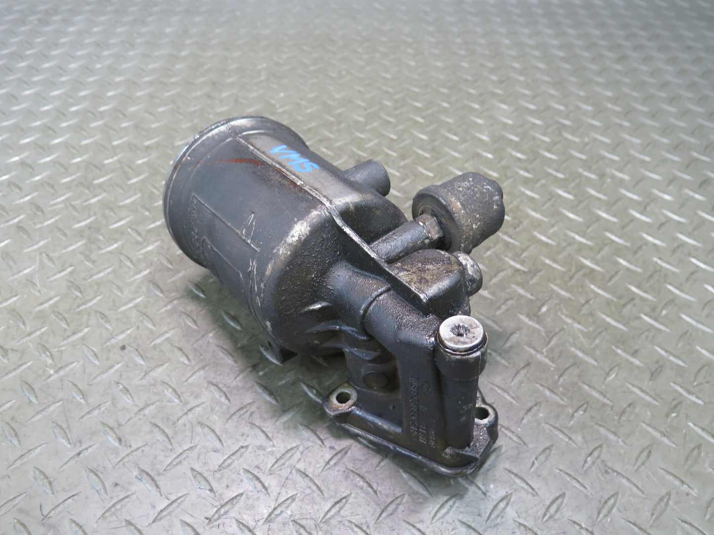 86-91 Mercedes W126 C126 M117 Engine Oil Filter Housing 0011846525 OEM