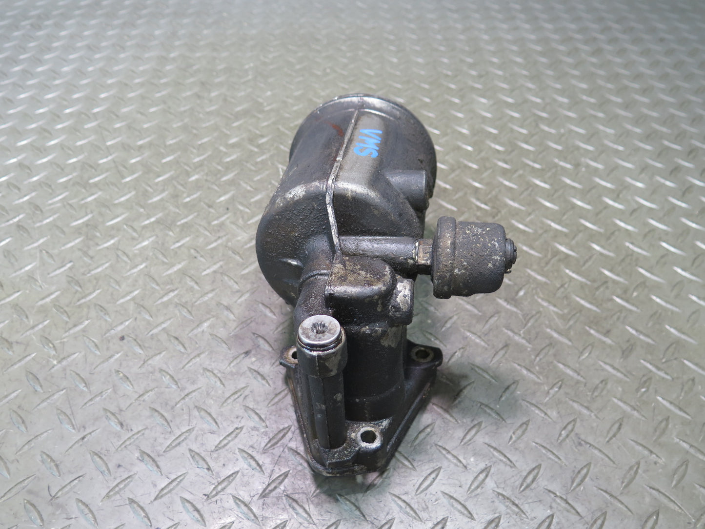 86-91 Mercedes W126 C126 M117 Engine Oil Filter Housing 0011846525 OEM