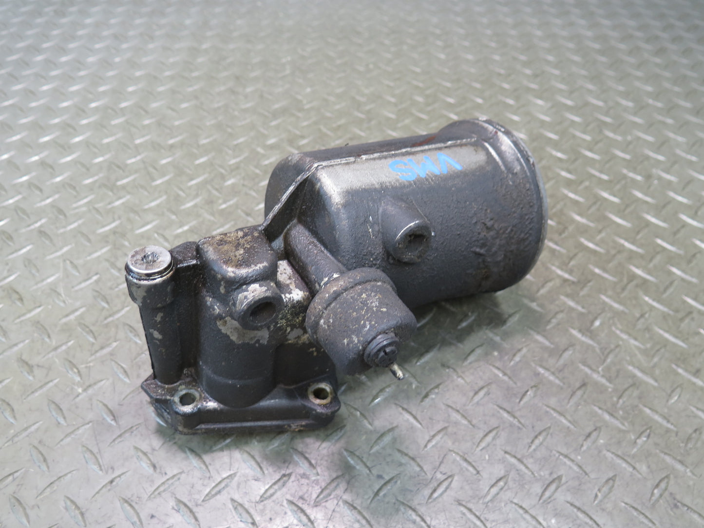 86-91 Mercedes W126 C126 M117 Engine Oil Filter Housing 0011846525 OEM