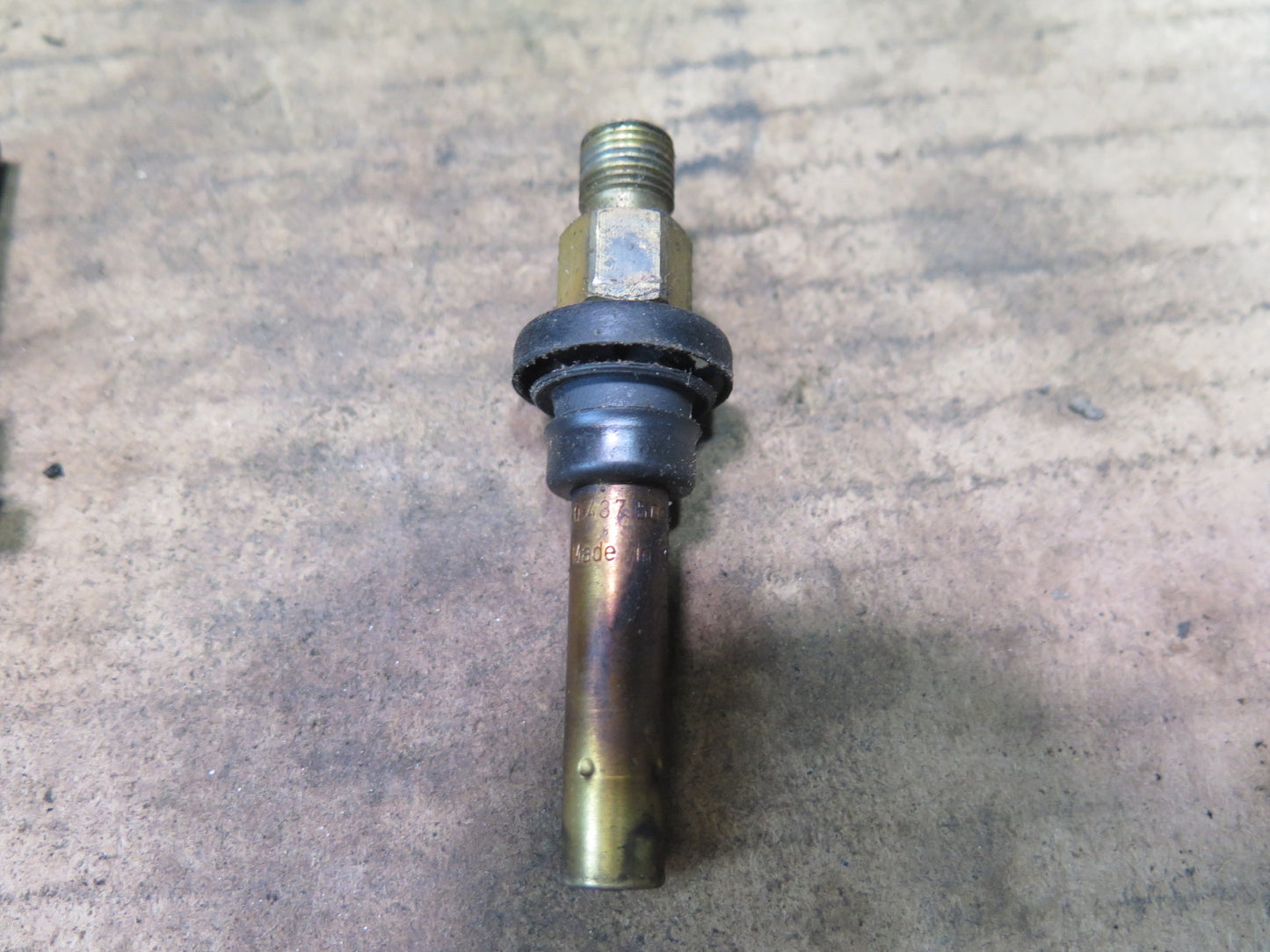 86-91 Mercedes W126 560SEL Set of 8 Engine Fuel Injector w Mounting OEM