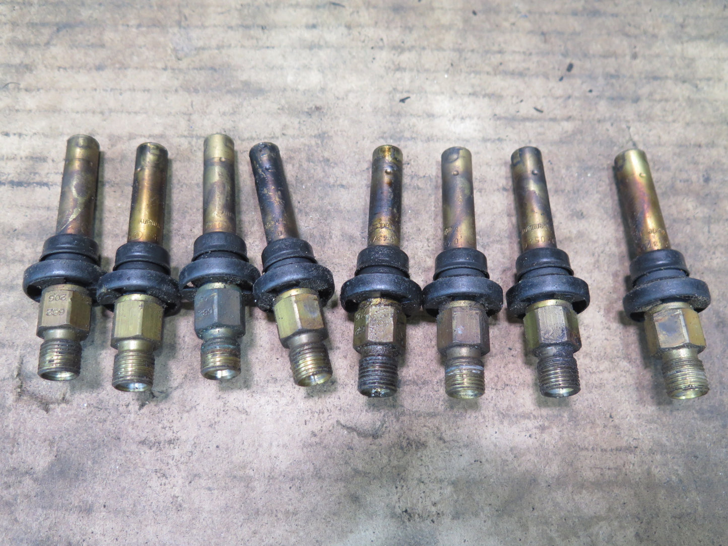 86-91 Mercedes W126 560SEL Set of 8 Engine Fuel Injector w Mounting OEM