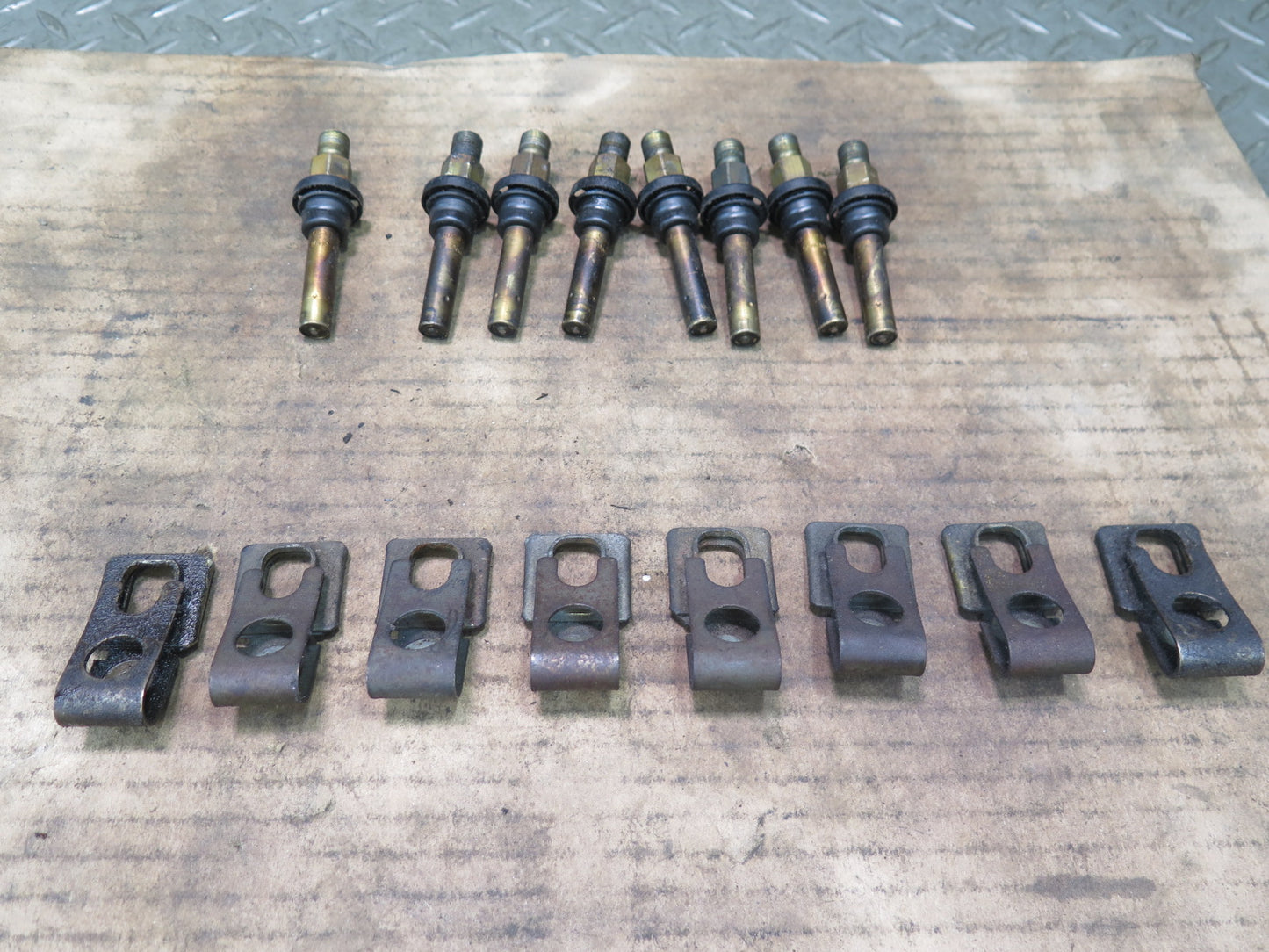 86-91 Mercedes W126 560SEL Set of 8 Engine Fuel Injector w Mounting OEM