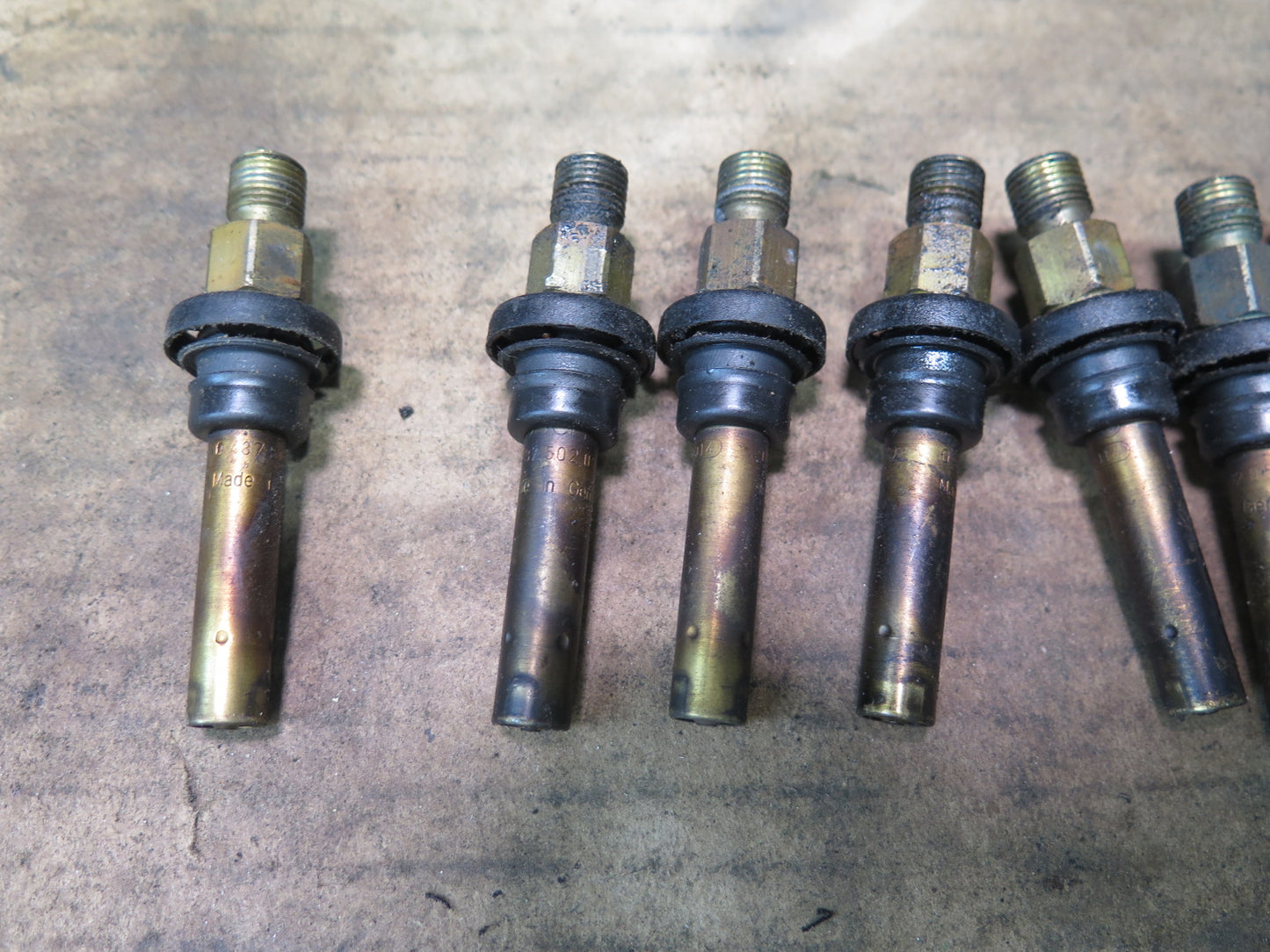 86-91 Mercedes W126 560SEL Set of 8 Engine Fuel Injector w Mounting OEM