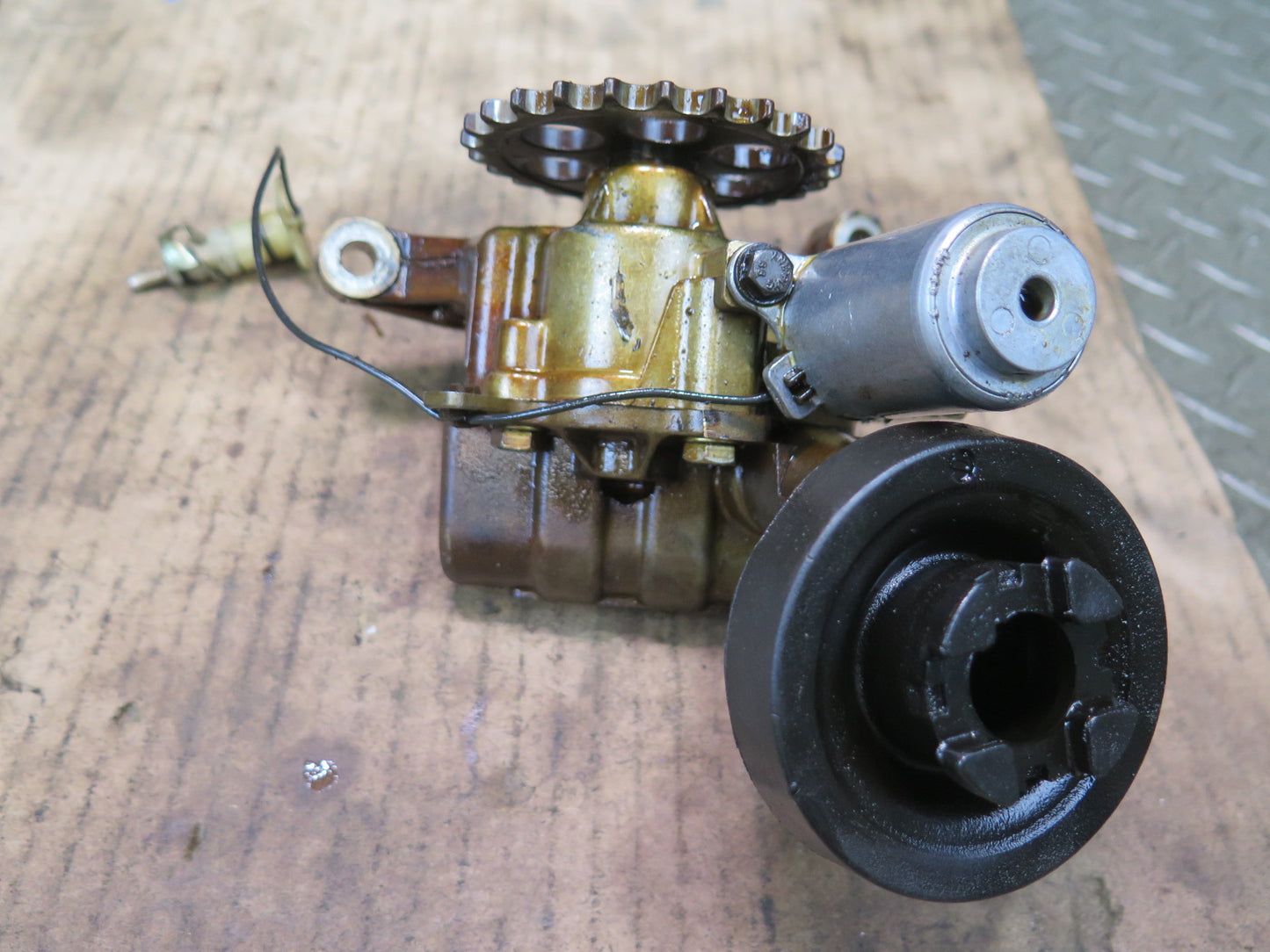 86-91 Mercedes W126 C126 560SEL 560SEC Engine Motor Oil Pump 1171860401 OEM