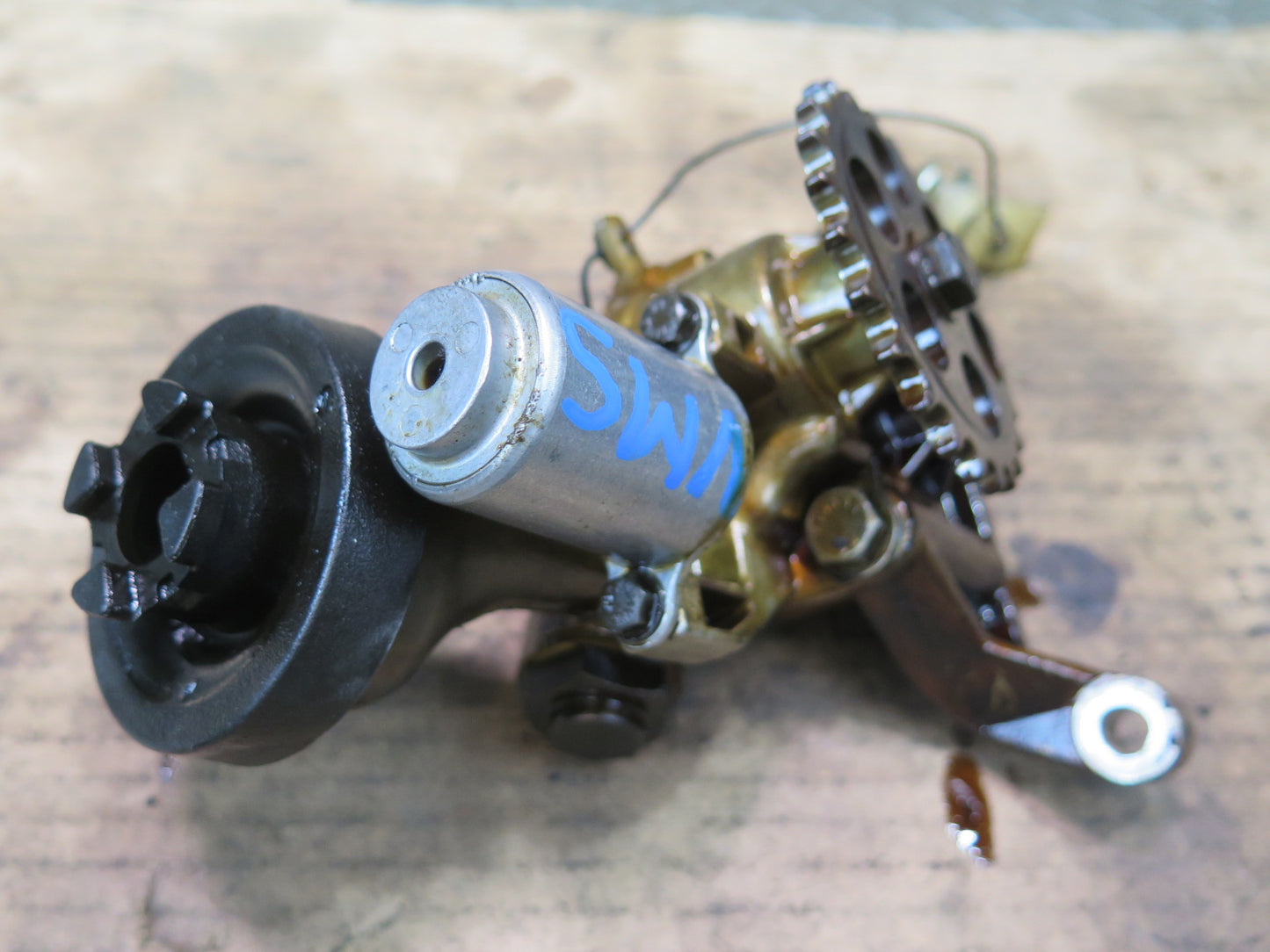 86-91 Mercedes W126 C126 560SEL 560SEC Engine Motor Oil Pump 1171860401 OEM