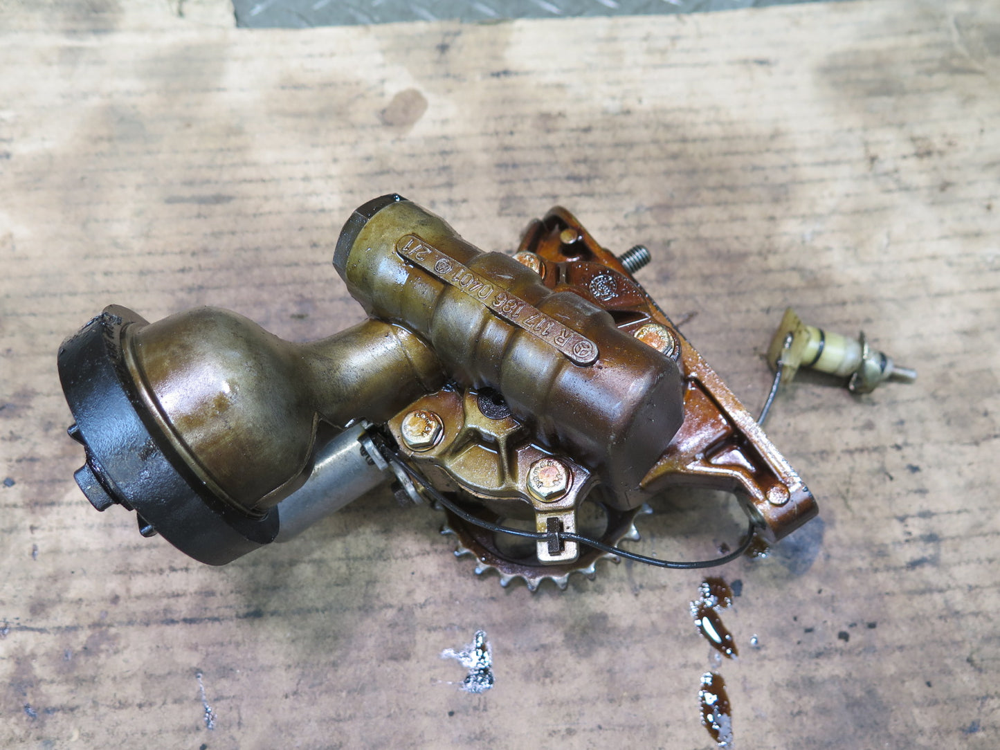 86-91 Mercedes W126 C126 560SEL 560SEC Engine Motor Oil Pump 1171860401 OEM