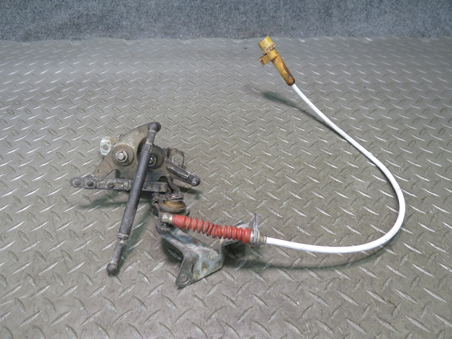 86-91 Mercedes W126 560SEL Gas Accelerator Linkage Bracket Support Set OEM