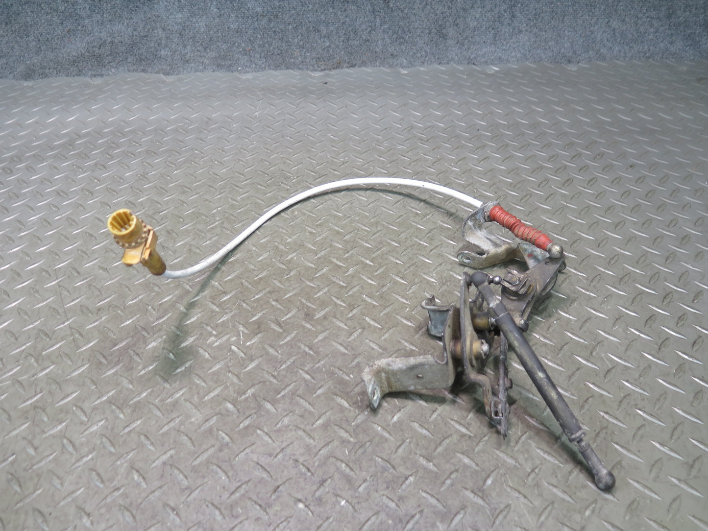 86-91 Mercedes W126 560SEL Gas Accelerator Linkage Bracket Support Set OEM