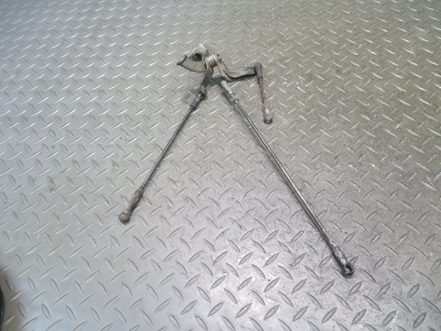 86-91 Mercedes W126 560SEL Gas Accelerator Linkage Bracket Support Set OEM