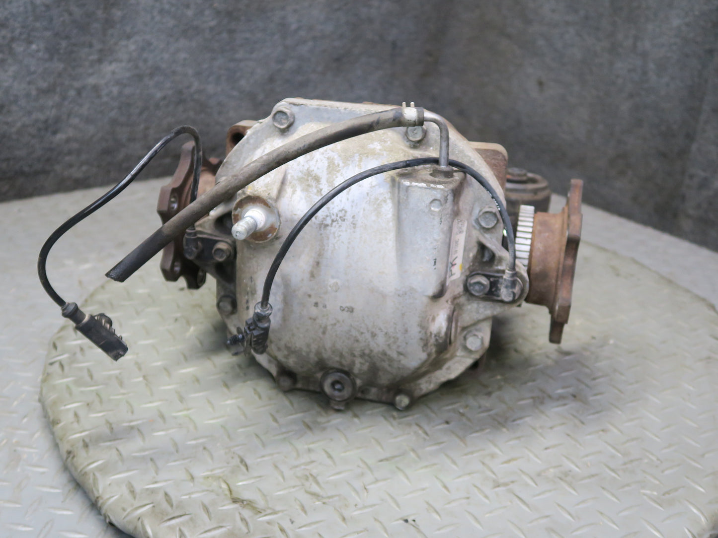 2010 Nissan Z34 370Z A/T LSD Rear Differential Carrier 3.36 Ratio 116K OEM