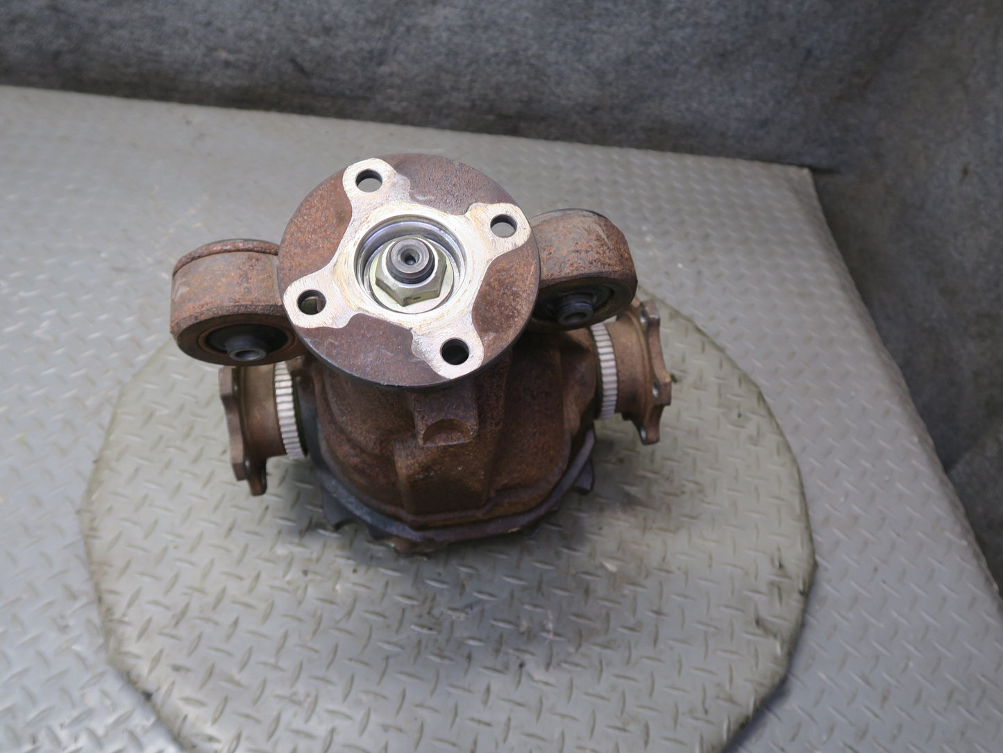 04-09 Nissan Z33 350Z Conv A/T Rear Differential Carrier LSD 3.36 Ratio  34K OEM