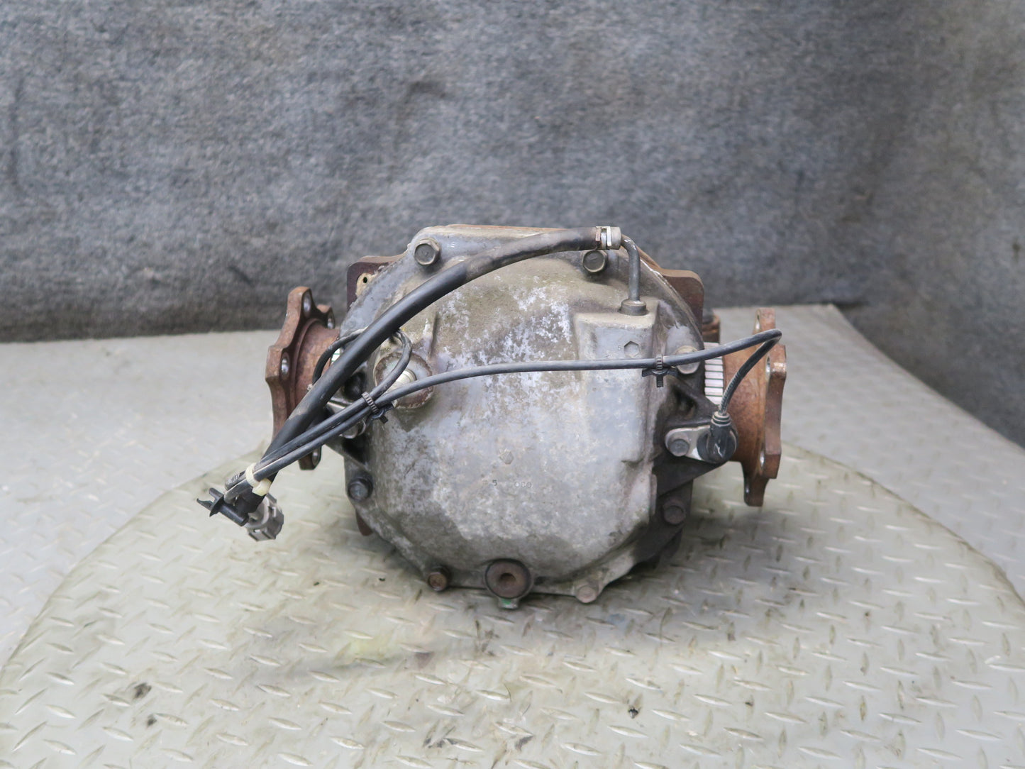 04-09 Nissan Z33 350Z Conv A/T Rear Differential Carrier LSD 3.36 Ratio  34K OEM