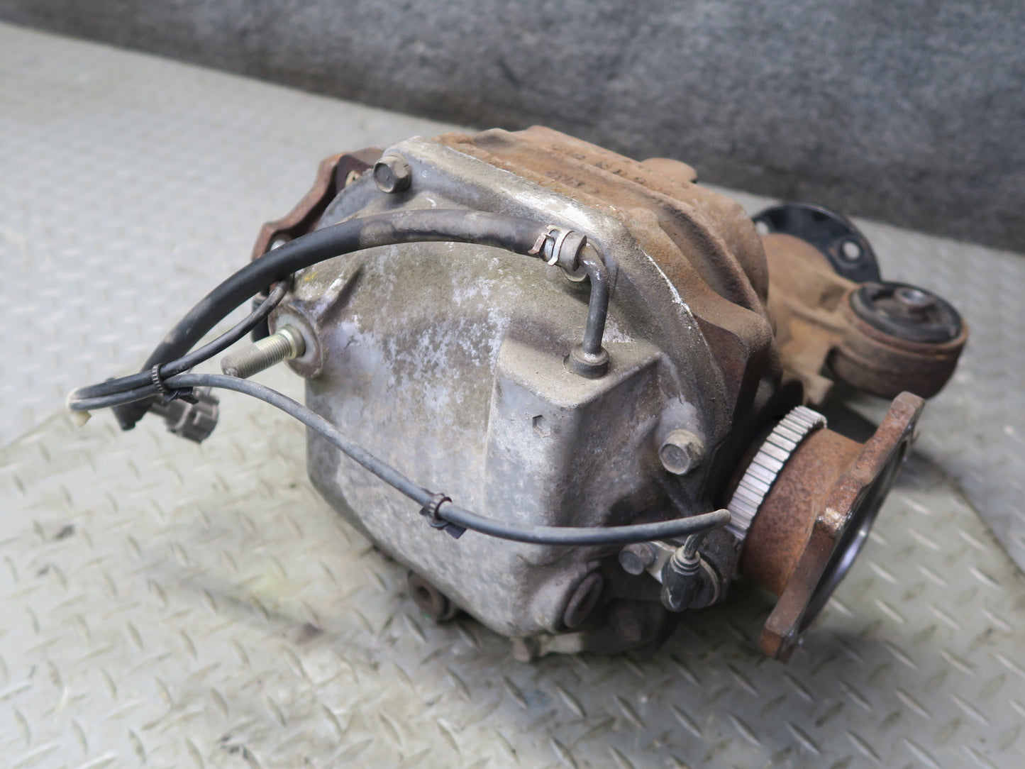 04-09 Nissan Z33 350Z Conv A/T Rear Differential Carrier LSD 3.36 Ratio  34K OEM