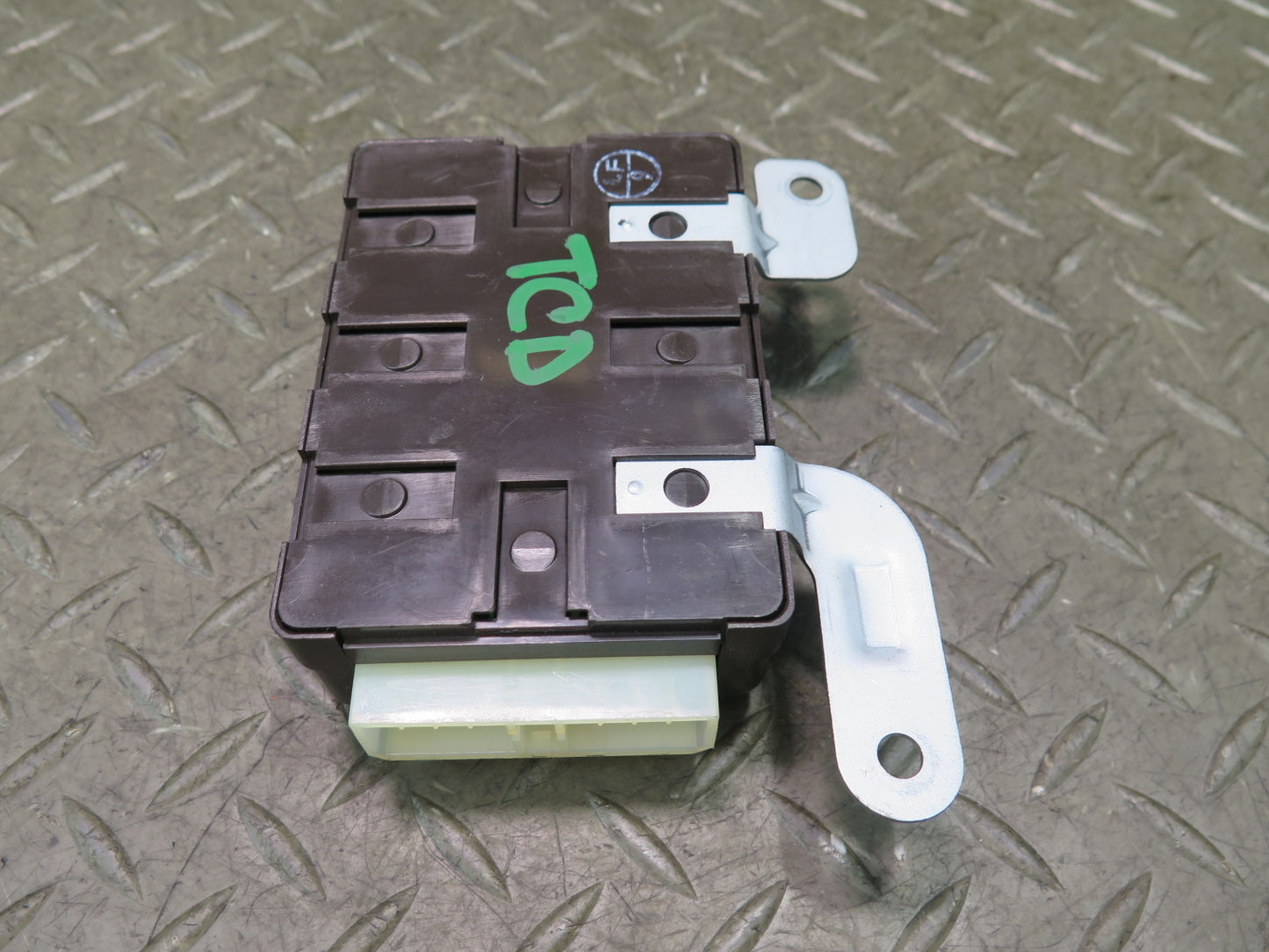 84-86 Toyota Cressida MX73 Seat Belt Warning Control Module 85990-22040 OEM