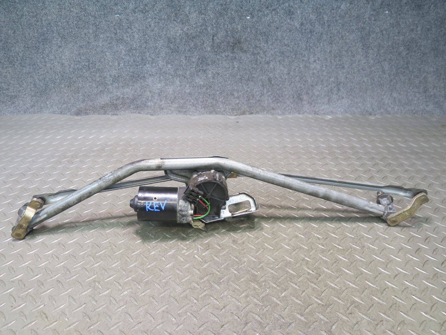 99-03 Volkswagen VW Eurovan T4 Windshield Wiper Transmission Linkage w Motor OEM