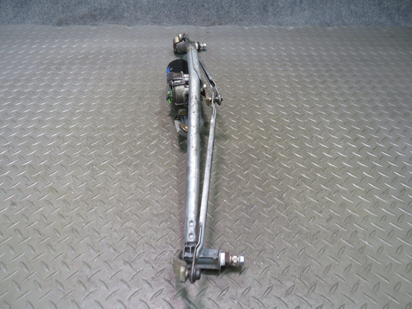 99-03 Volkswagen VW Eurovan T4 Windshield Wiper Transmission Linkage w Motor OEM