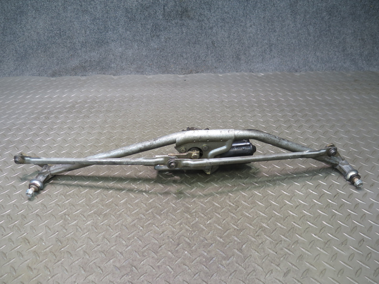 99-03 Volkswagen VW Eurovan T4 Windshield Wiper Transmission Linkage w Motor OEM
