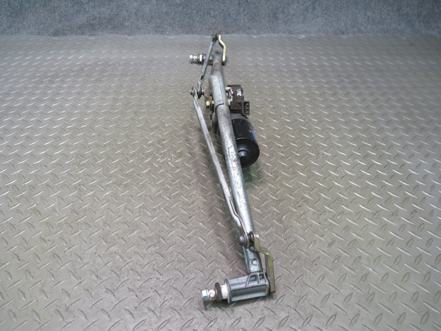 99-03 Volkswagen VW Eurovan T4 Windshield Wiper Transmission Linkage w Motor OEM