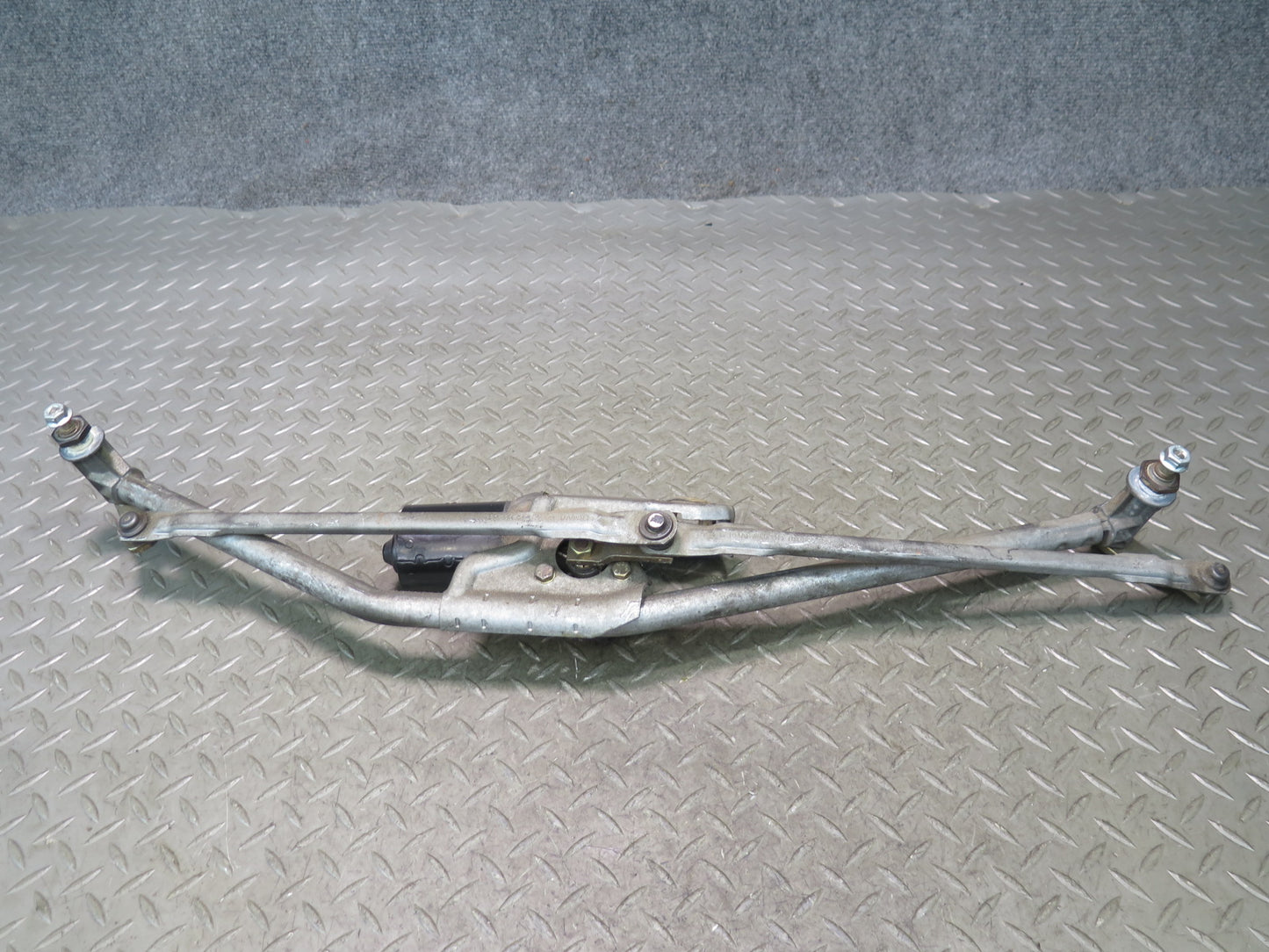 99-03 Volkswagen VW Eurovan T4 Windshield Wiper Transmission Linkage w Motor OEM