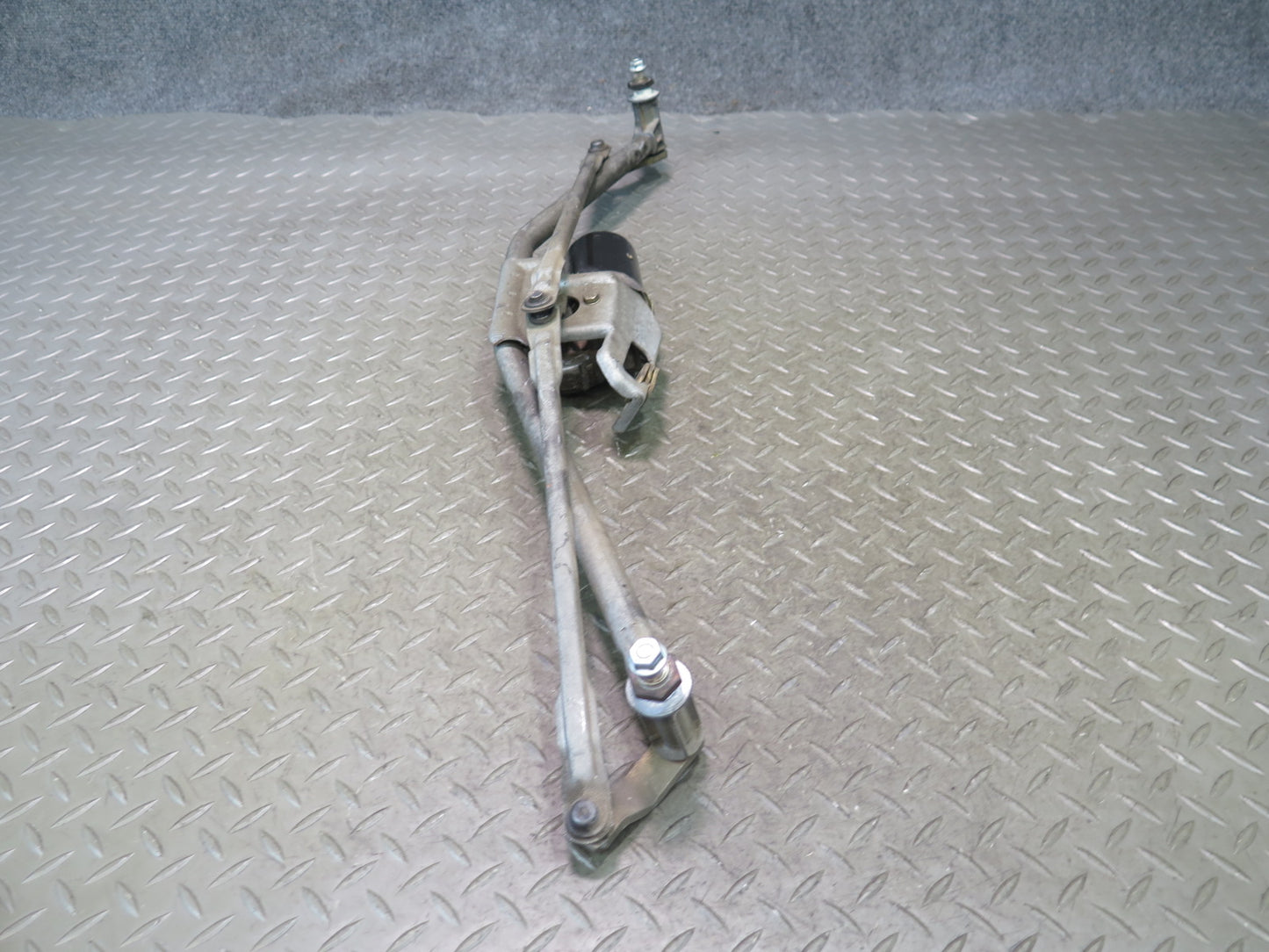 99-03 Volkswagen VW Eurovan T4 Windshield Wiper Transmission Linkage w Motor OEM