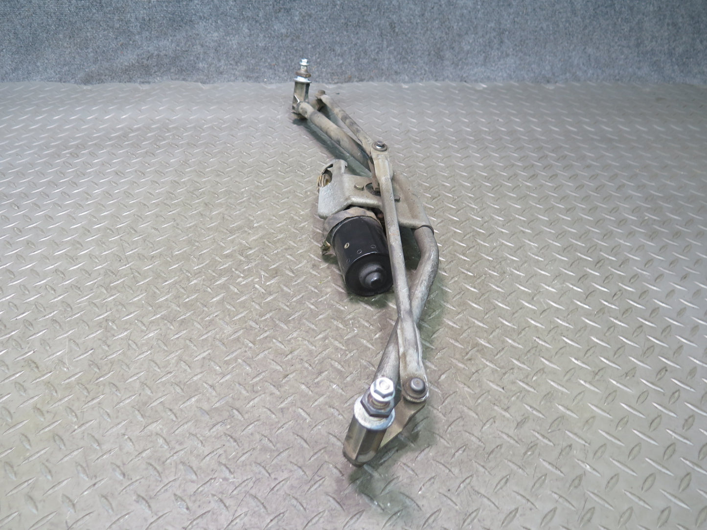 99-03 Volkswagen VW Eurovan T4 Windshield Wiper Transmission Linkage w Motor OEM
