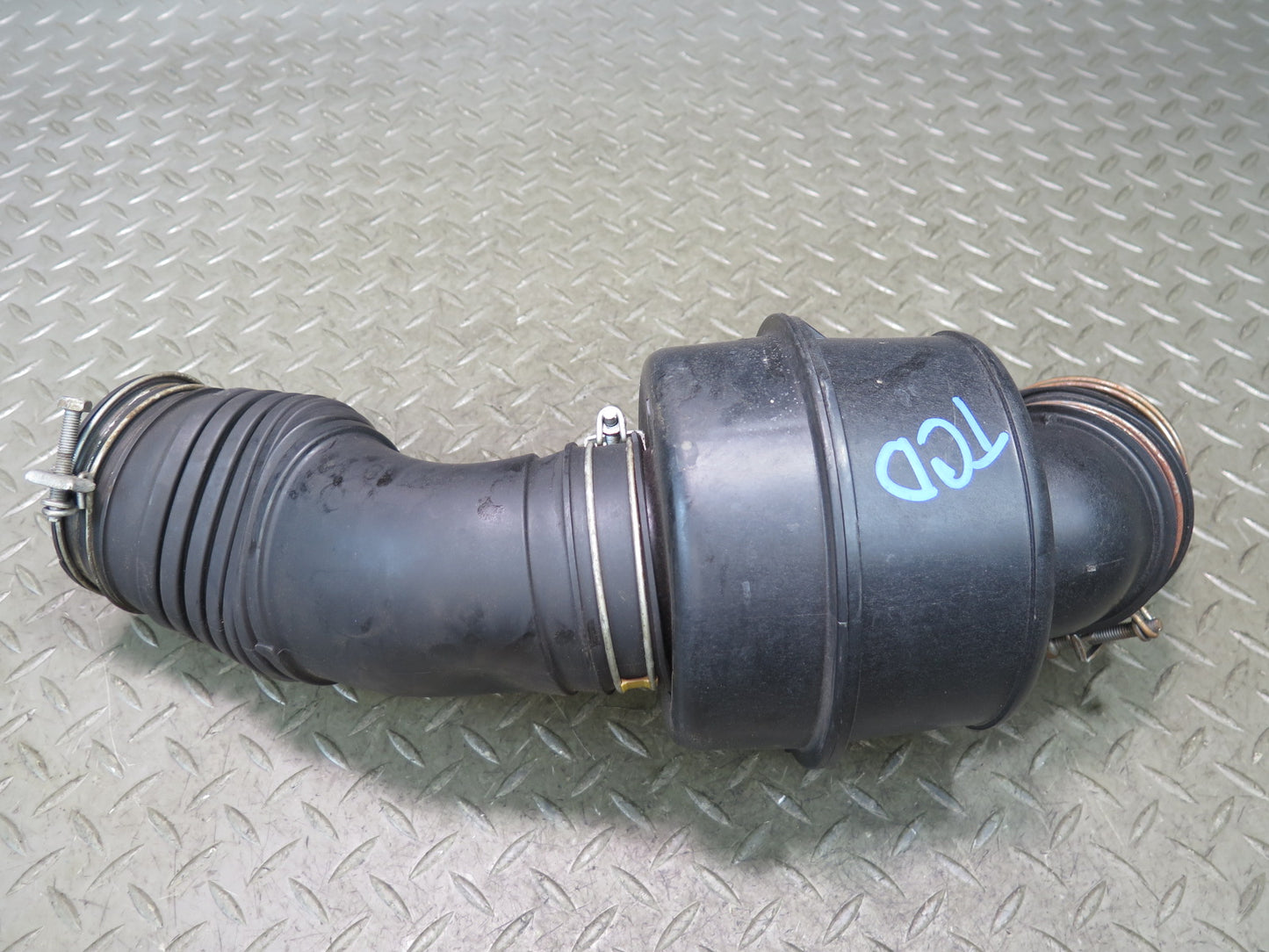 84-86 Toyota Cressida MX73 5MGE Air Intake Tube w Duct Silencer 17882-43110 OEM