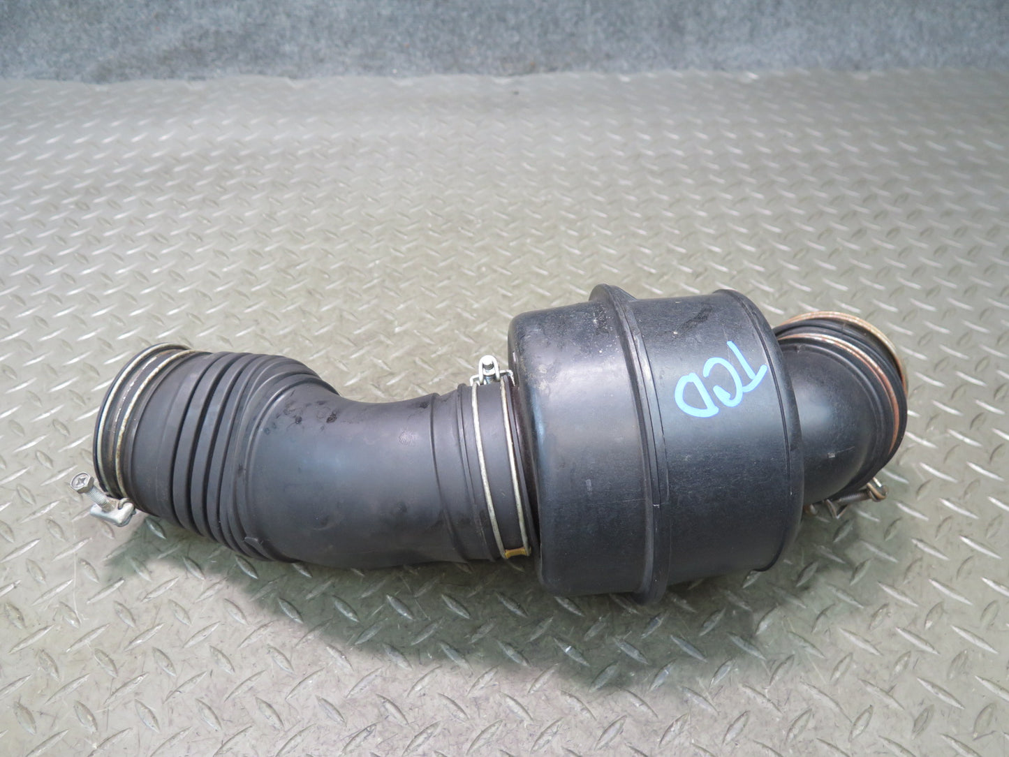 84-86 Toyota Cressida MX73 5MGE Air Intake Tube w Duct Silencer 17882-43110 OEM