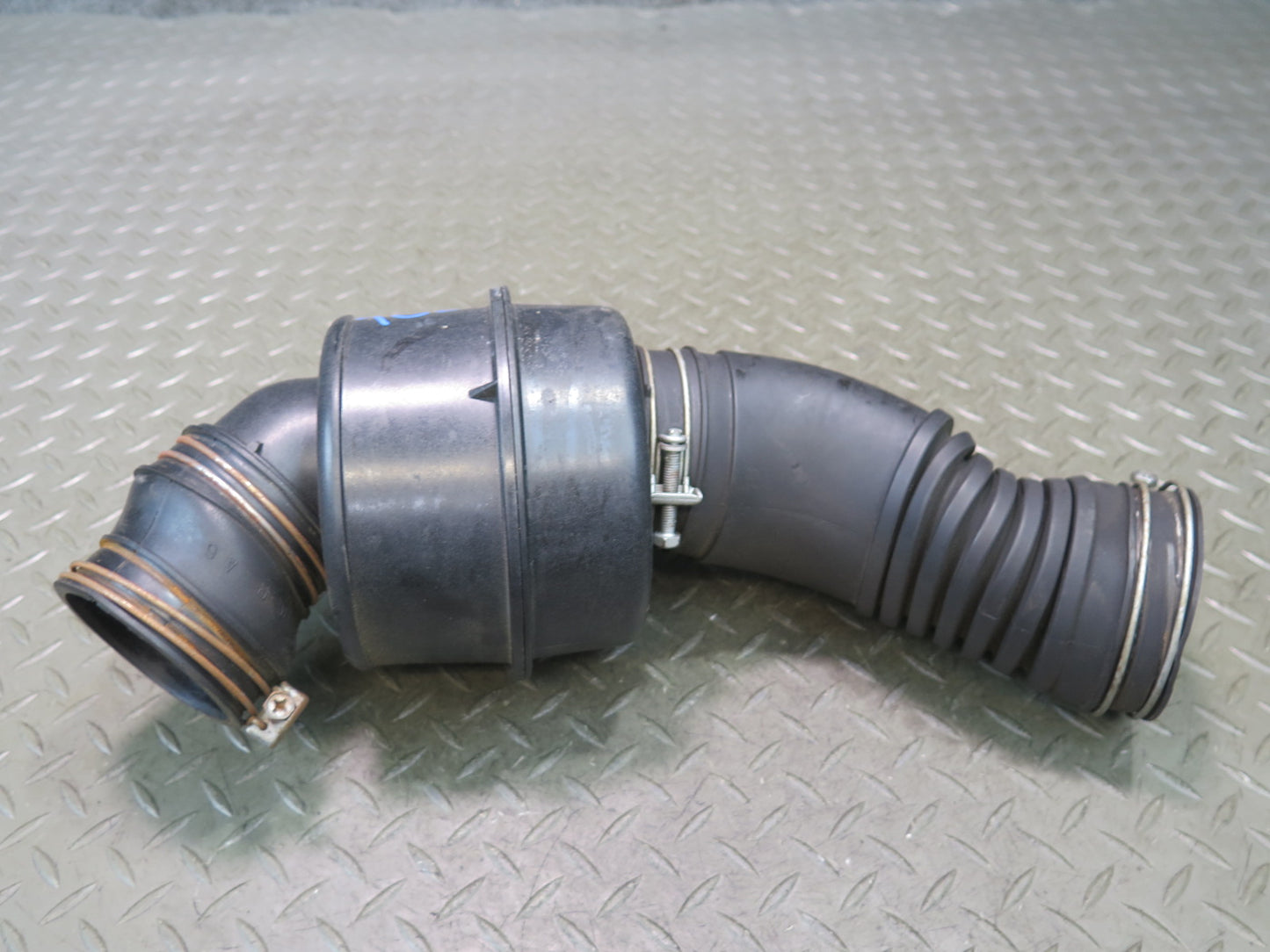 84-86 Toyota Cressida MX73 5MGE Air Intake Tube w Duct Silencer 17882-43110 OEM
