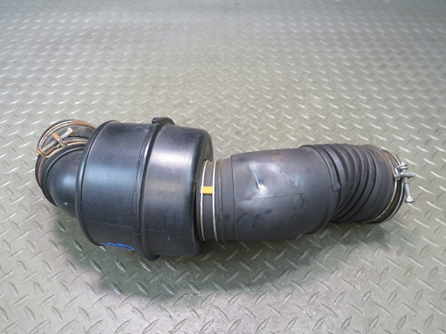 84-86 Toyota Cressida MX73 5MGE Air Intake Tube w Duct Silencer 17882-43110 OEM