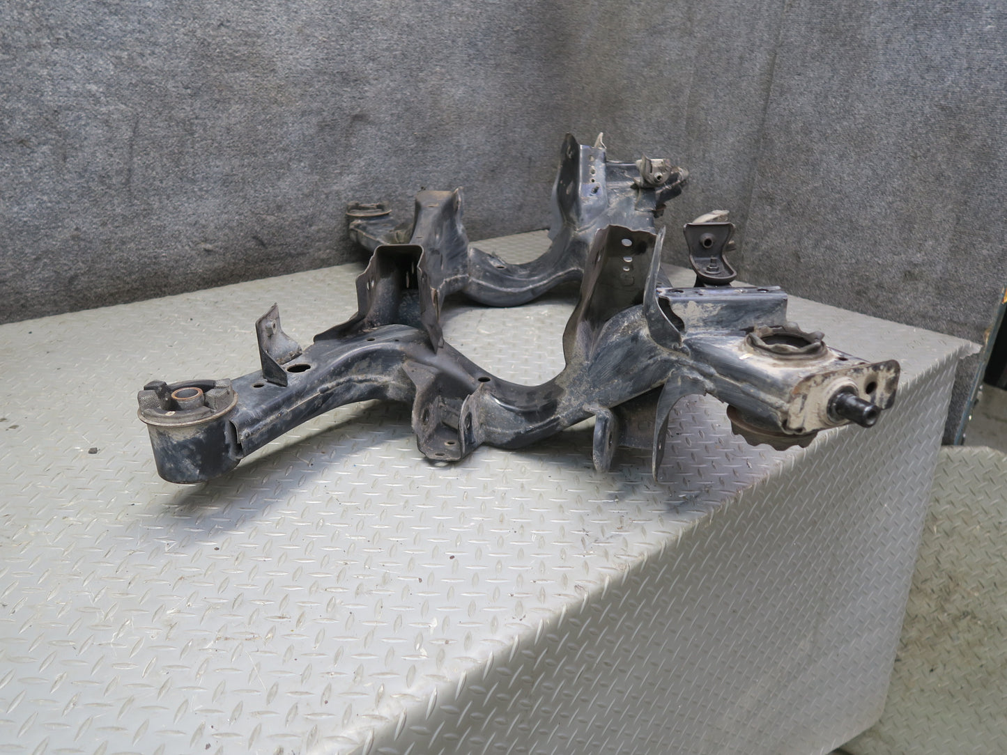 09-20 Nissan Z34 370Z Rear Suspension Subframe Crossmember Carrier 116K Mile OEM