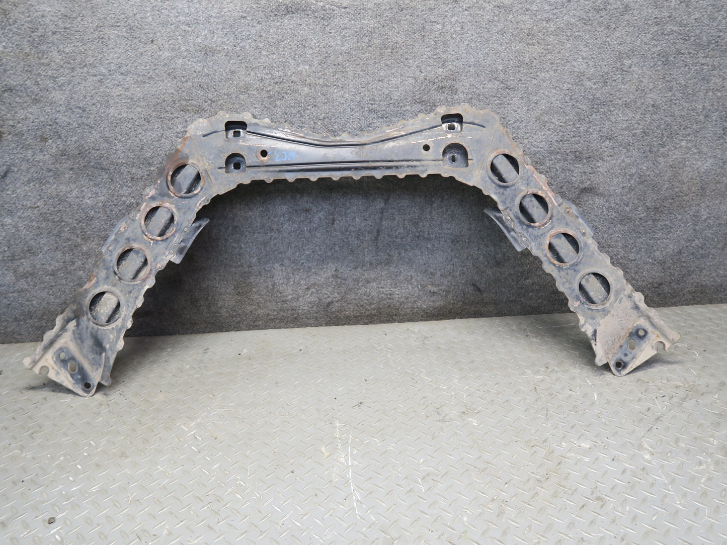 09-20 Nissan Z34 370Z Rear Suspension Crossmember Tunnel Stay Brace 116K OEM