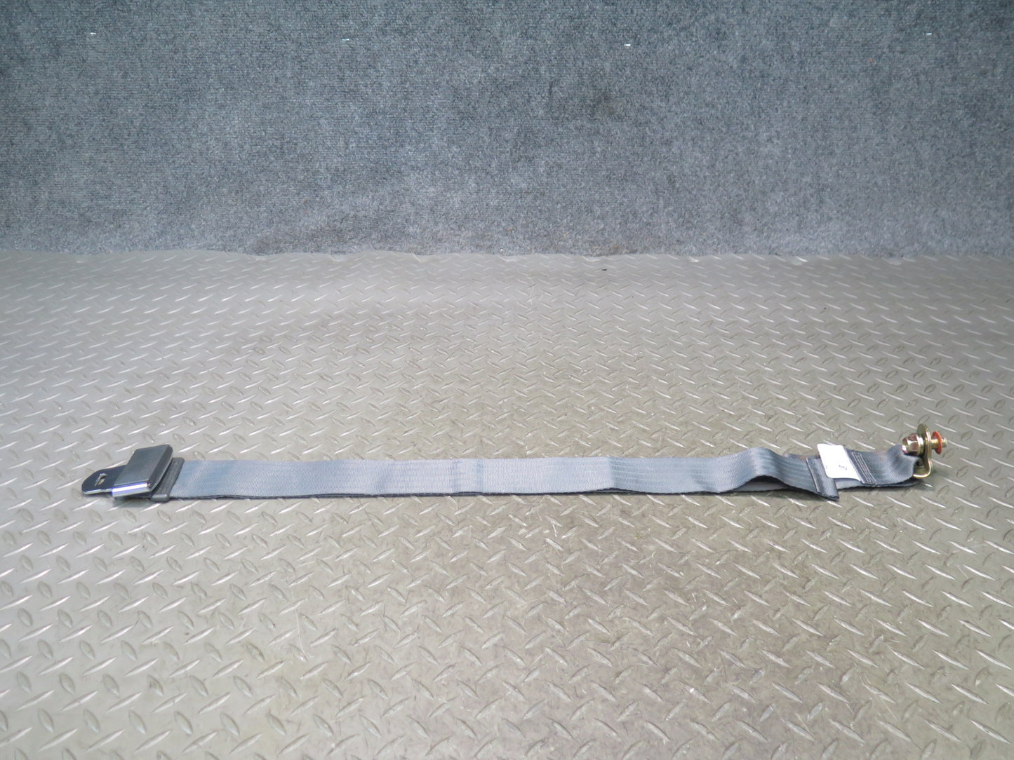 84-86 TOYOTA CRESSIDA MX73 REAR SEATBELT RETRACTORS & SEATBELT BUCKLE SET OEM