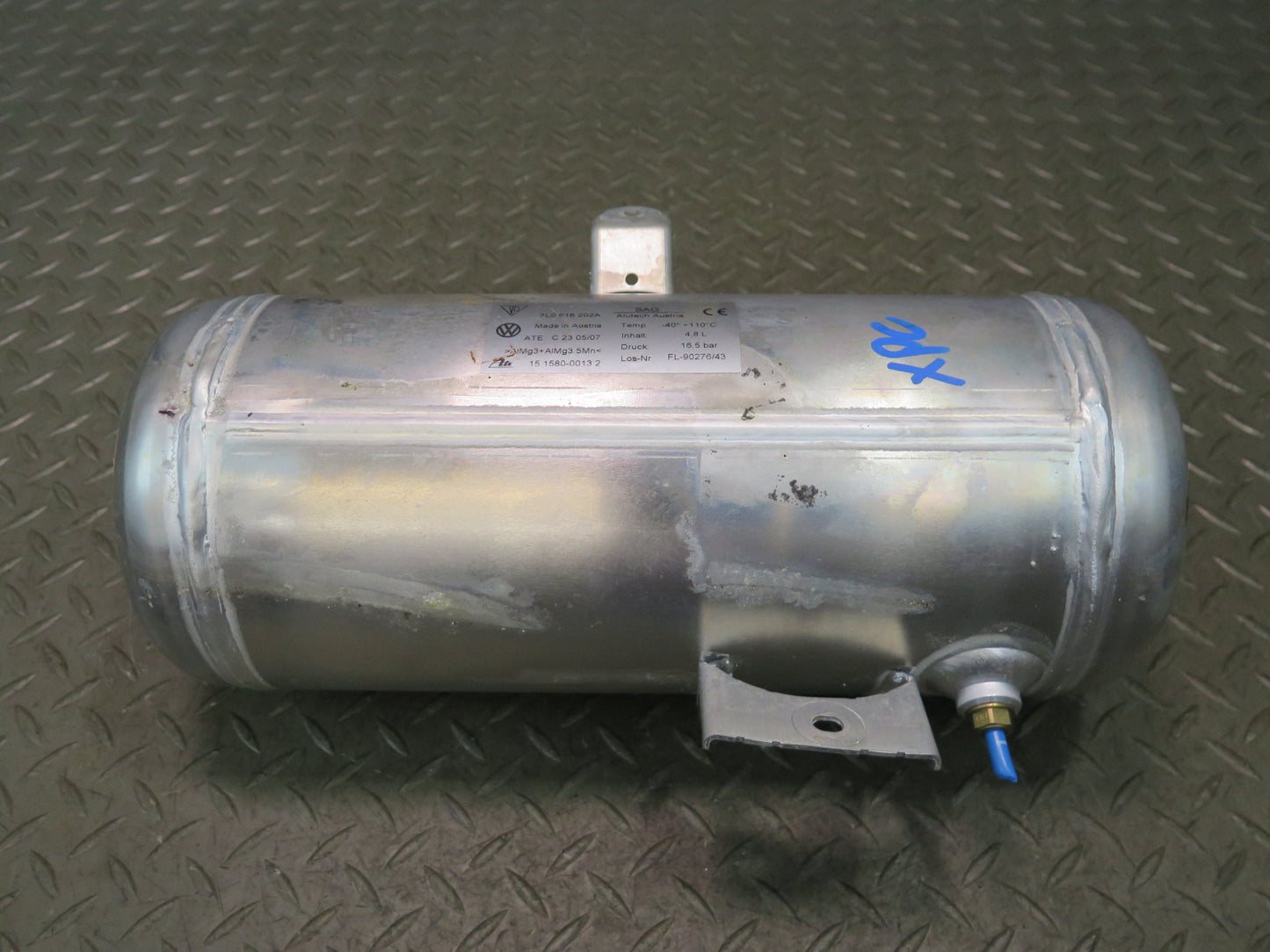 2003-2010 Porsche Cayenne 955 957 Air Suspension Pressure Tank Accumulator