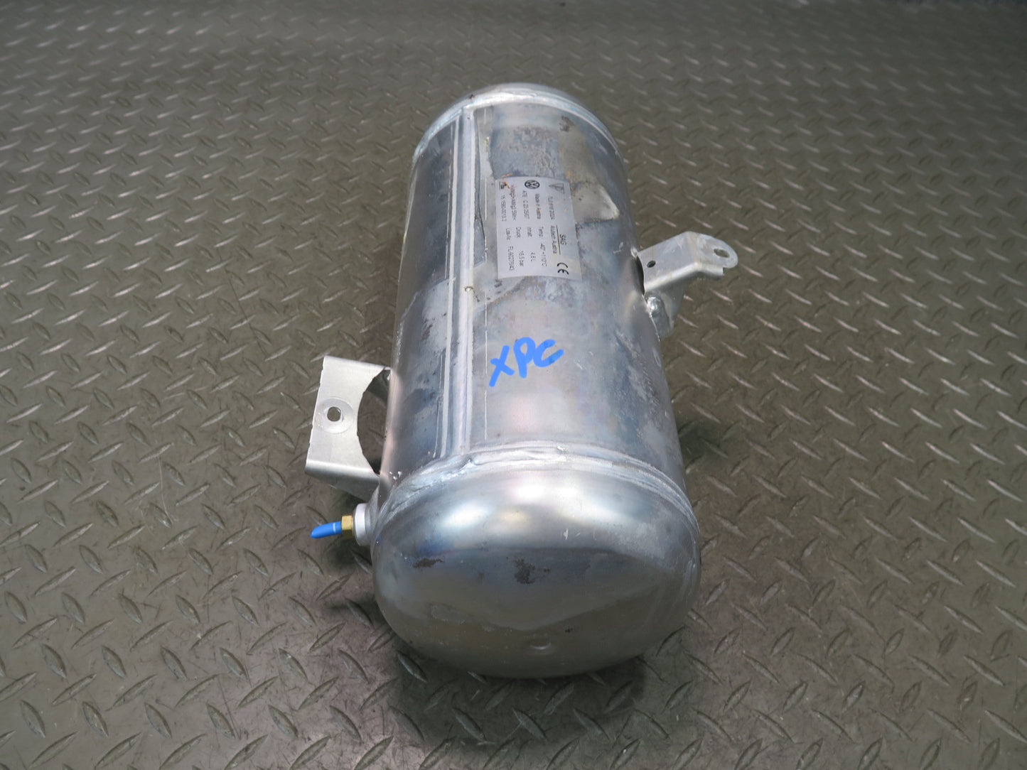 2003-2010 Porsche Cayenne 955 957 Air Suspension Pressure Tank Accumulator