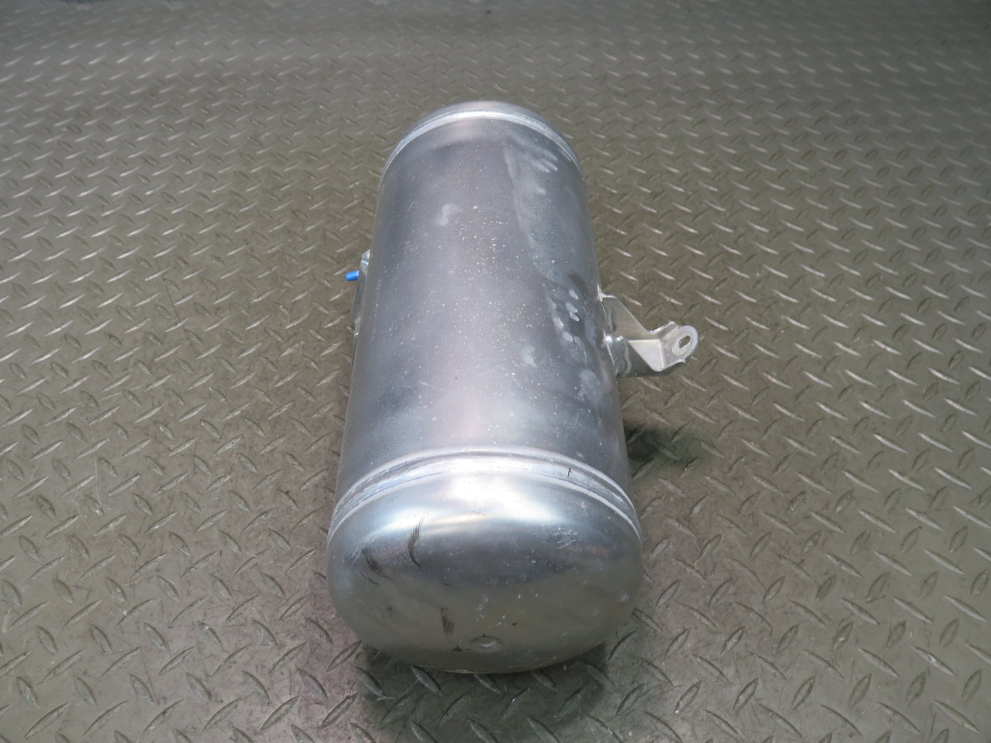 2003-2010 Porsche Cayenne 955 957 Air Suspension Pressure Tank Accumulator