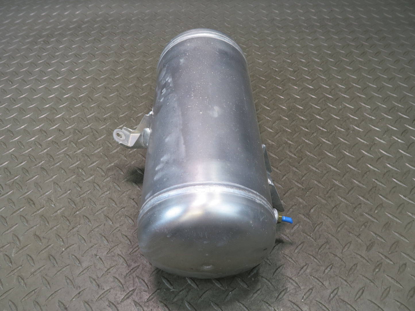 2003-2010 Porsche Cayenne 955 957 Air Suspension Pressure Tank Accumulator