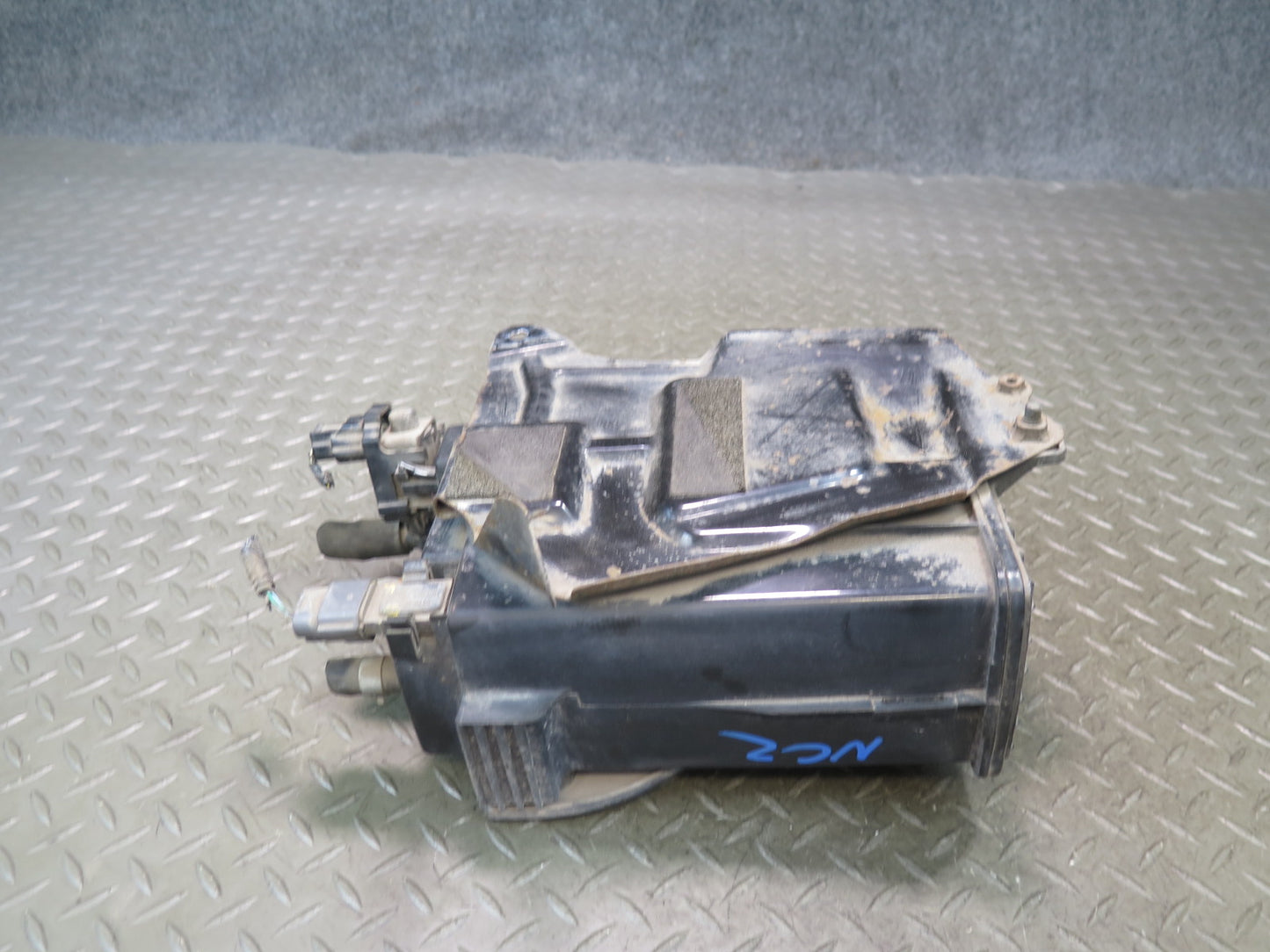 09-20 Nissan Z34 370Z Fuel Evap Vapor Charcoal Canister 14950-AM600 OEM
