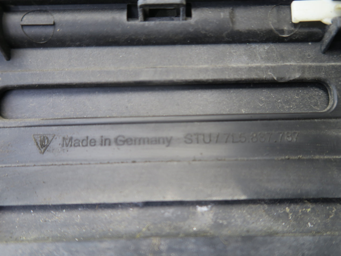 2008-2010 Porsche Cayenne 957 Front Left Door Lower Trim Molding 7L5837787