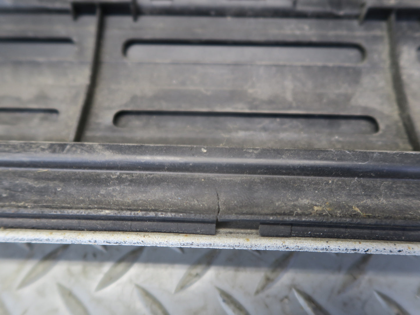 2008-2010 Porsche Cayenne 957 Front Left Door Lower Trim Molding 7L5837787