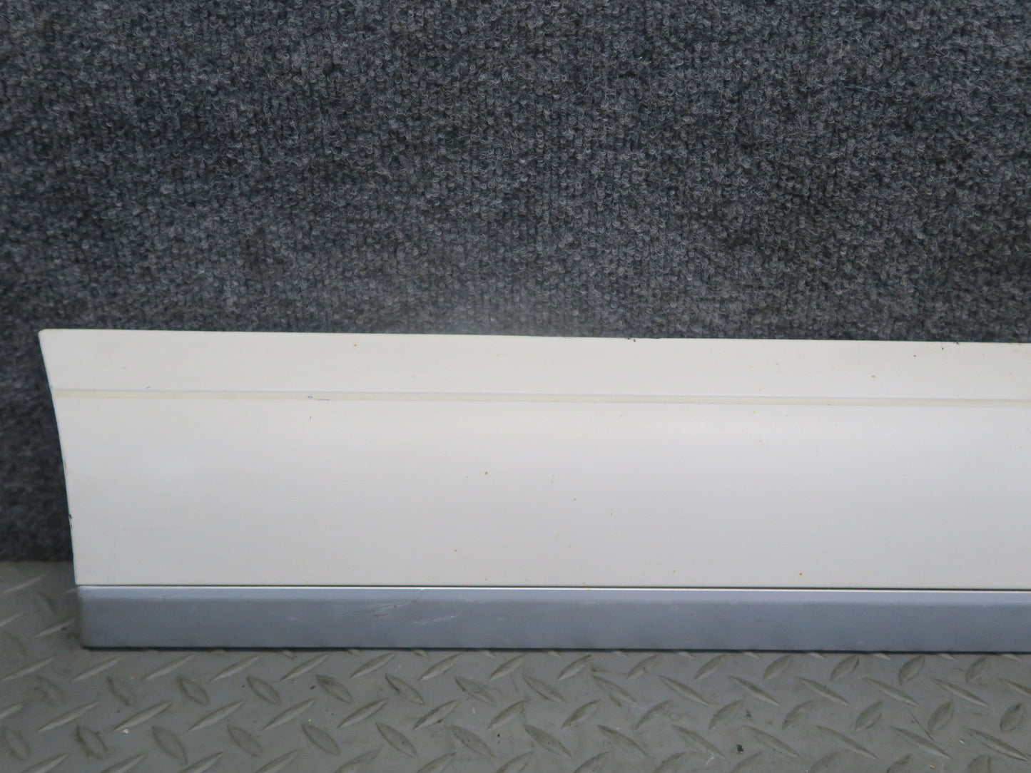 2008-2010 Porsche Cayenne 957 Front Left Door Lower Trim Molding 7L5837787