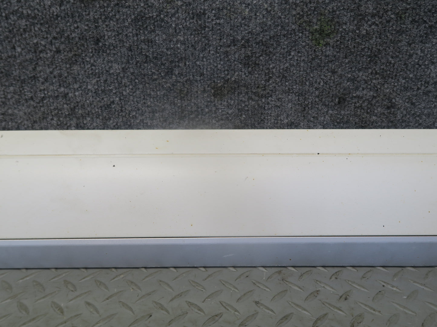 2008-2010 Porsche Cayenne 957 Front Left Door Lower Trim Molding 7L5837787